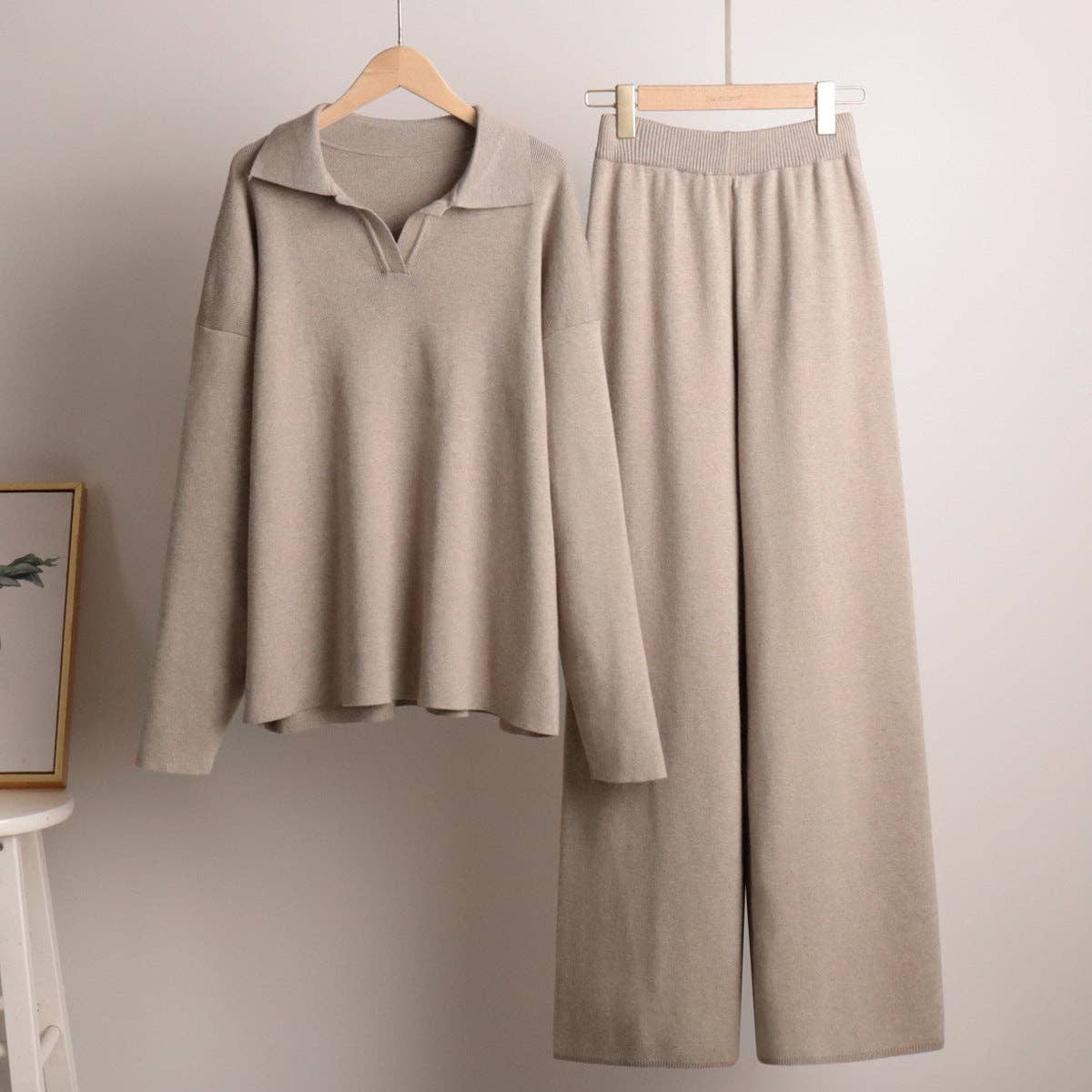 Solid Color Label V-Neck Knit Set
