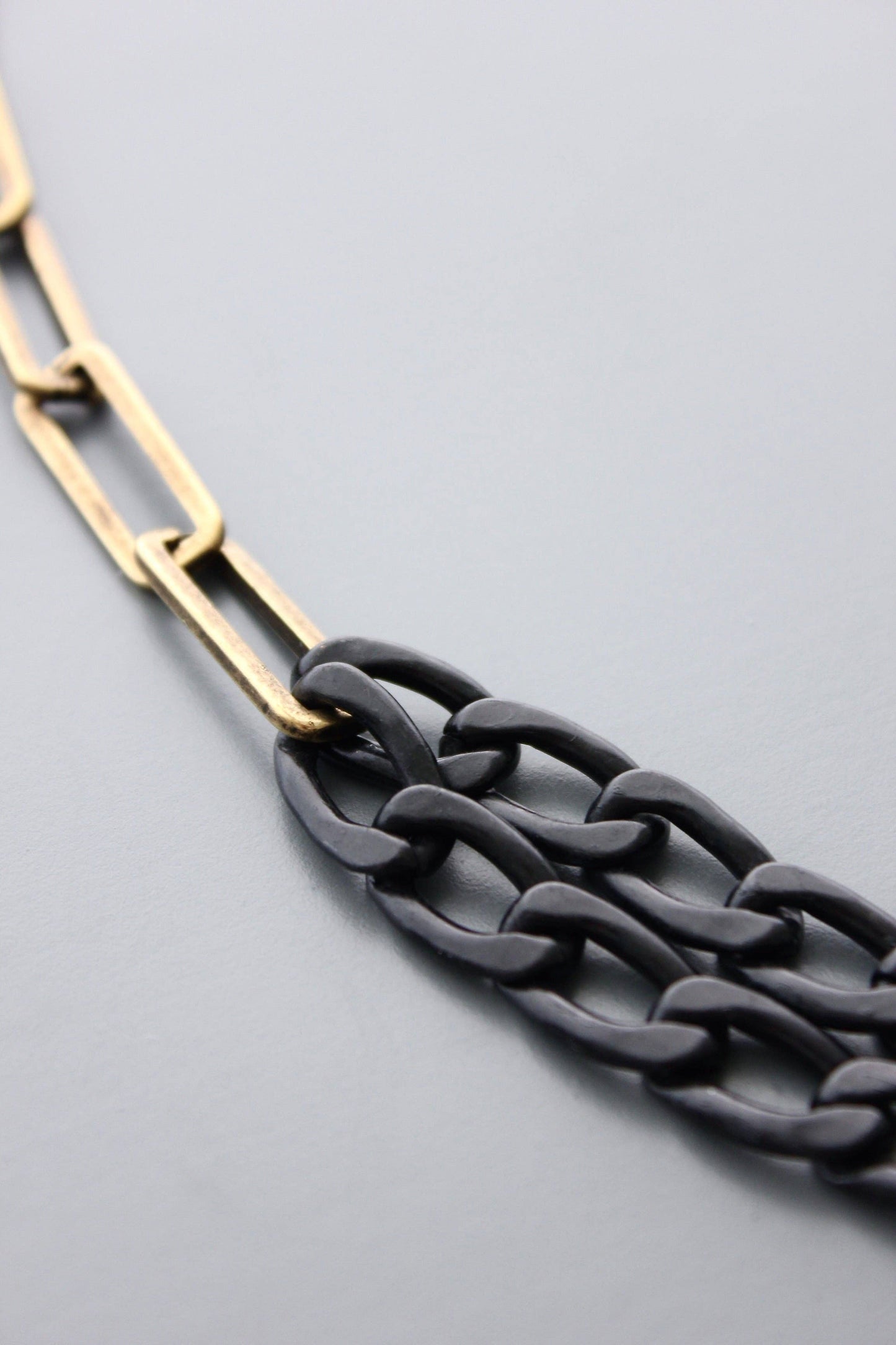 HYL419 Black and brass chain necklace