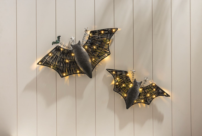 Light-Up Bat Décor