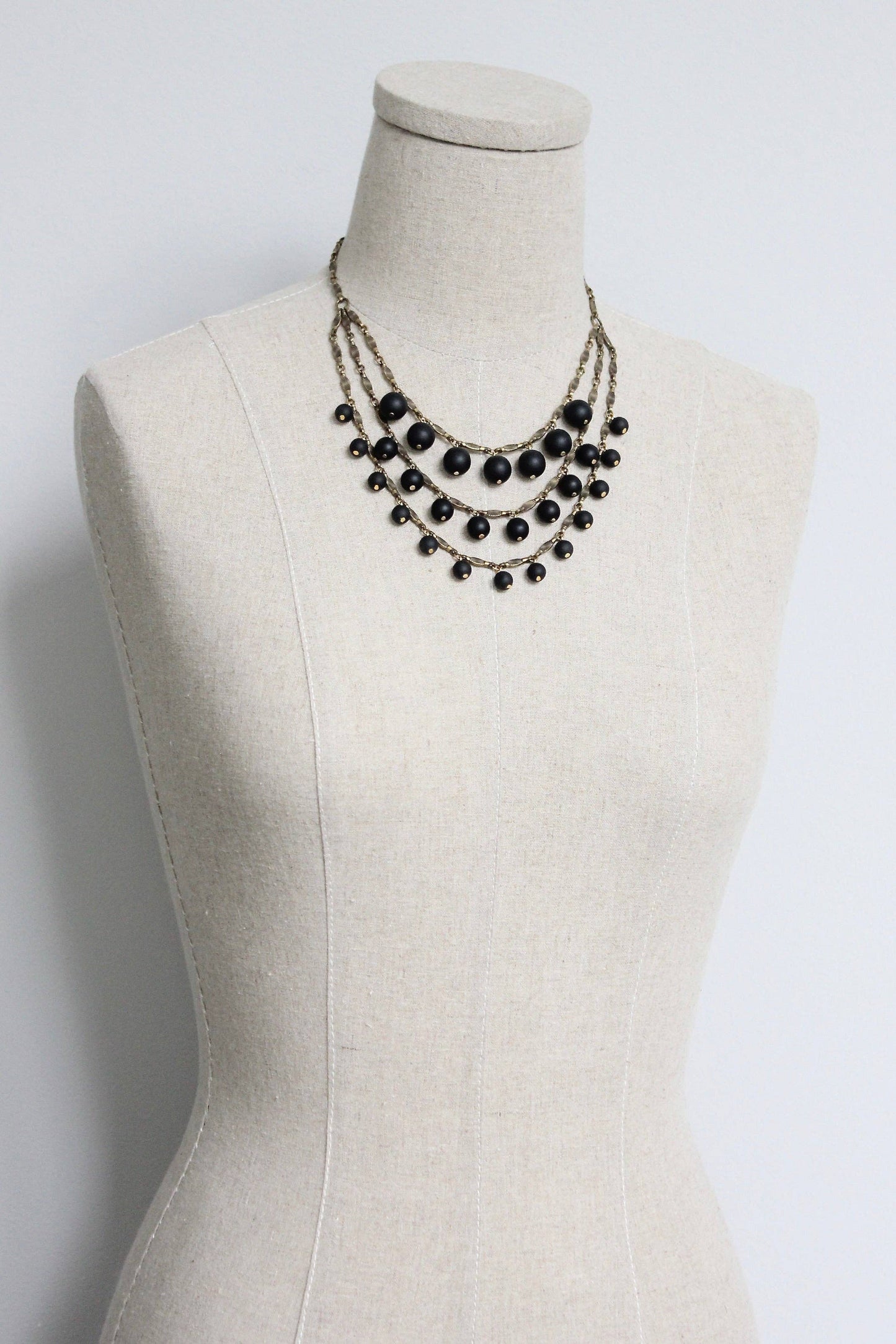 HYL316 Matte jet glass bib necklace