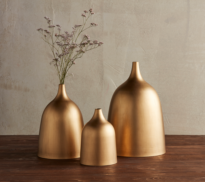 NESTING METAL VASES
