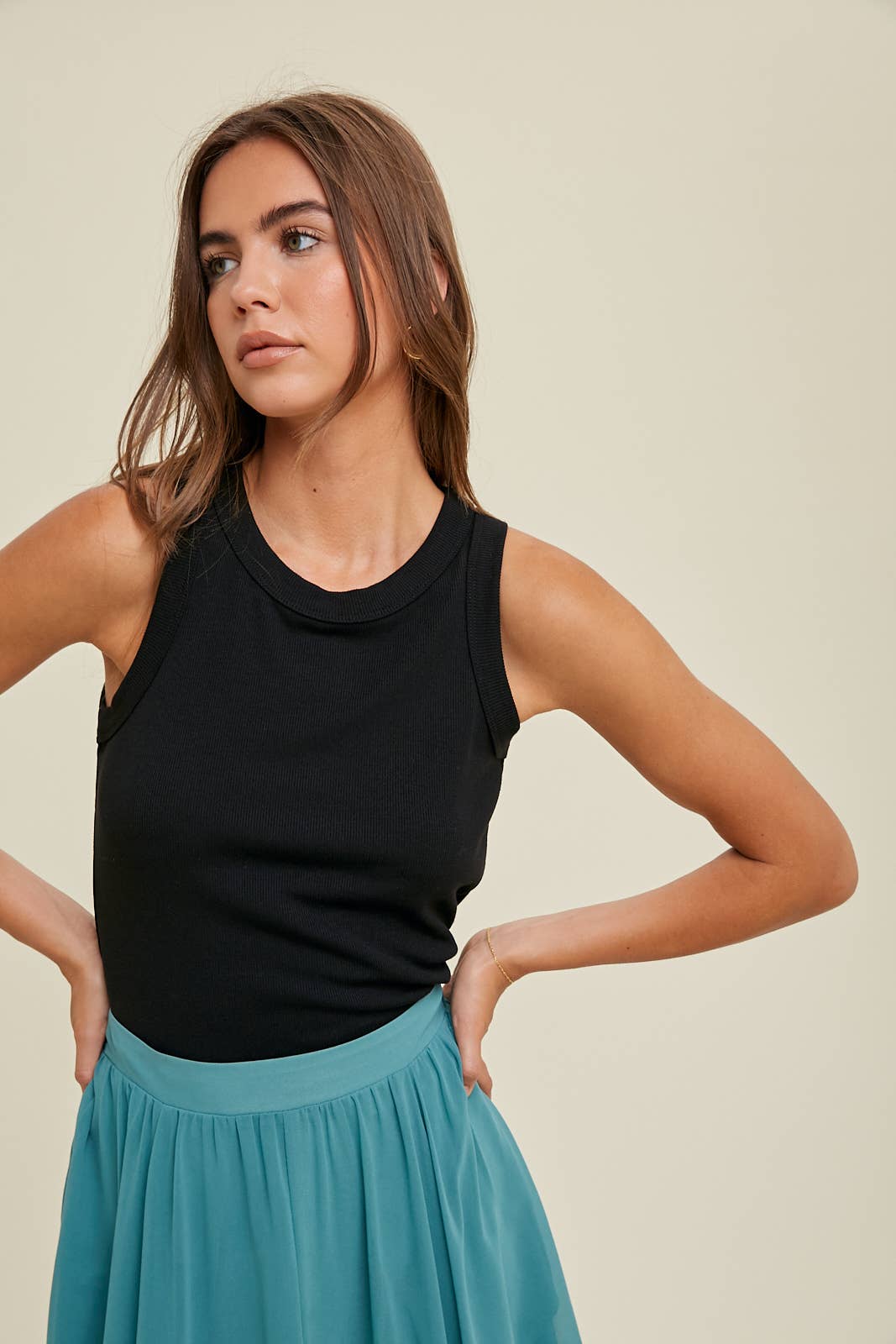 CREW NECK RIBBED KNIT TANK TOP