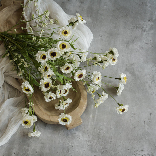 22" WHITE PAPER DAISY BUSH