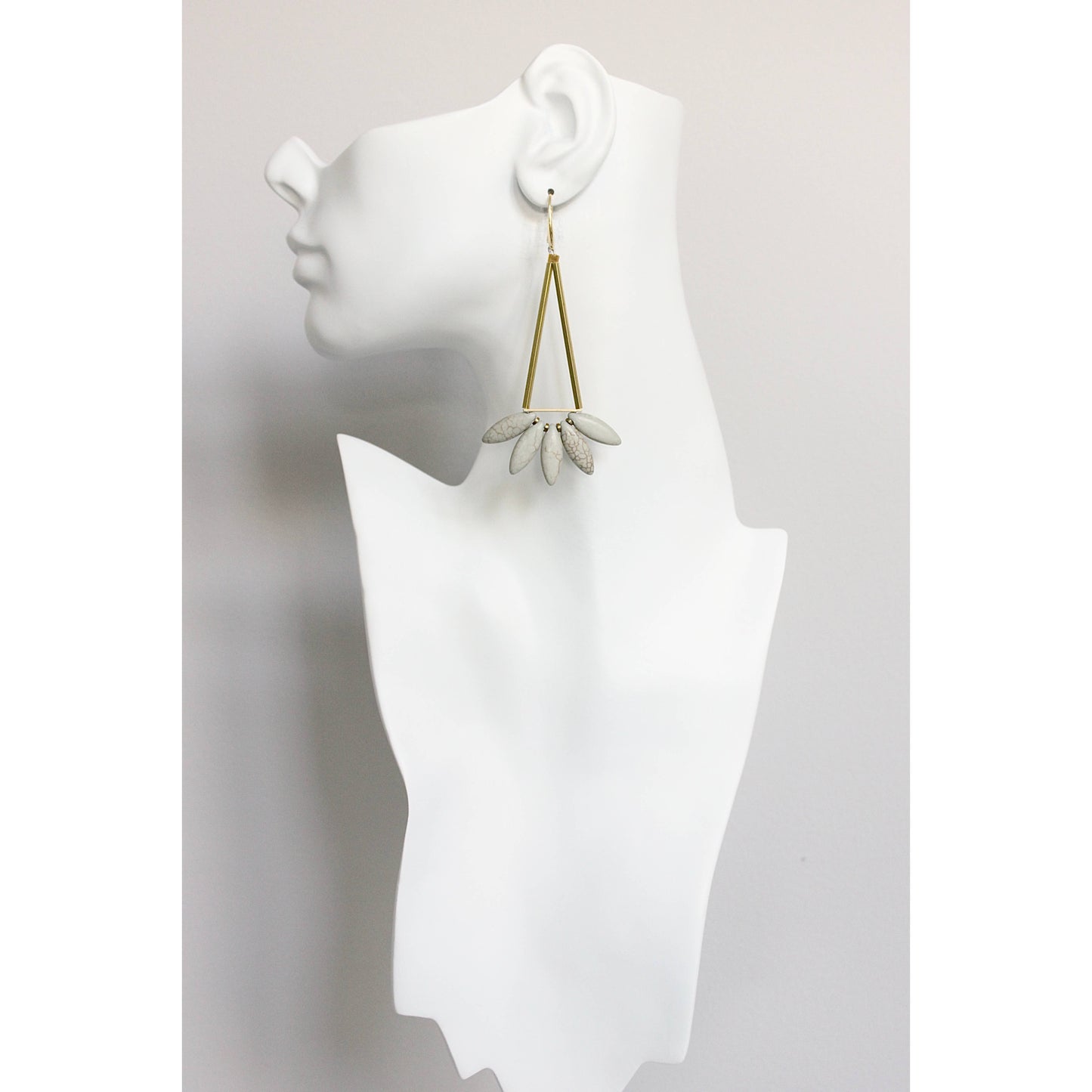 FERE115 Geometric Gray Lotus Dangle Earrings