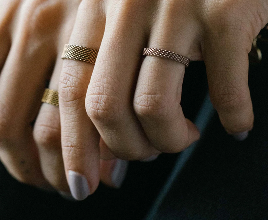 &Livy Mesh Ring