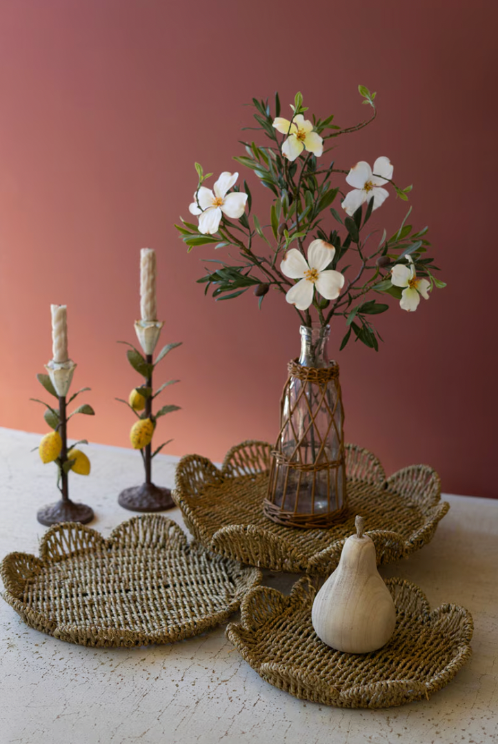 Set of 3 Flower-Shaped Woven Seagrass Trays
