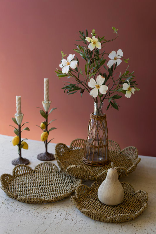 Set of 3 Flower-Shaped Woven Seagrass Trays