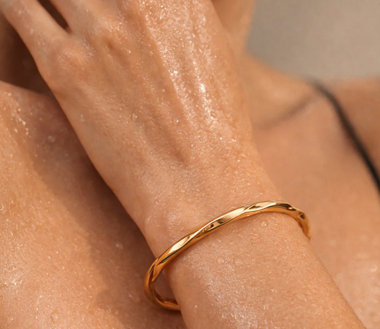 ELLIE VAIL Hayes Twisted Bangle Bracelet