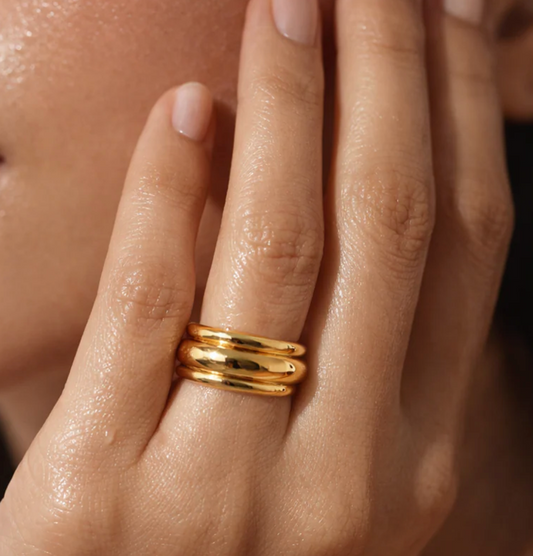 ELLIE VAIL Sabina Dome Band Ring